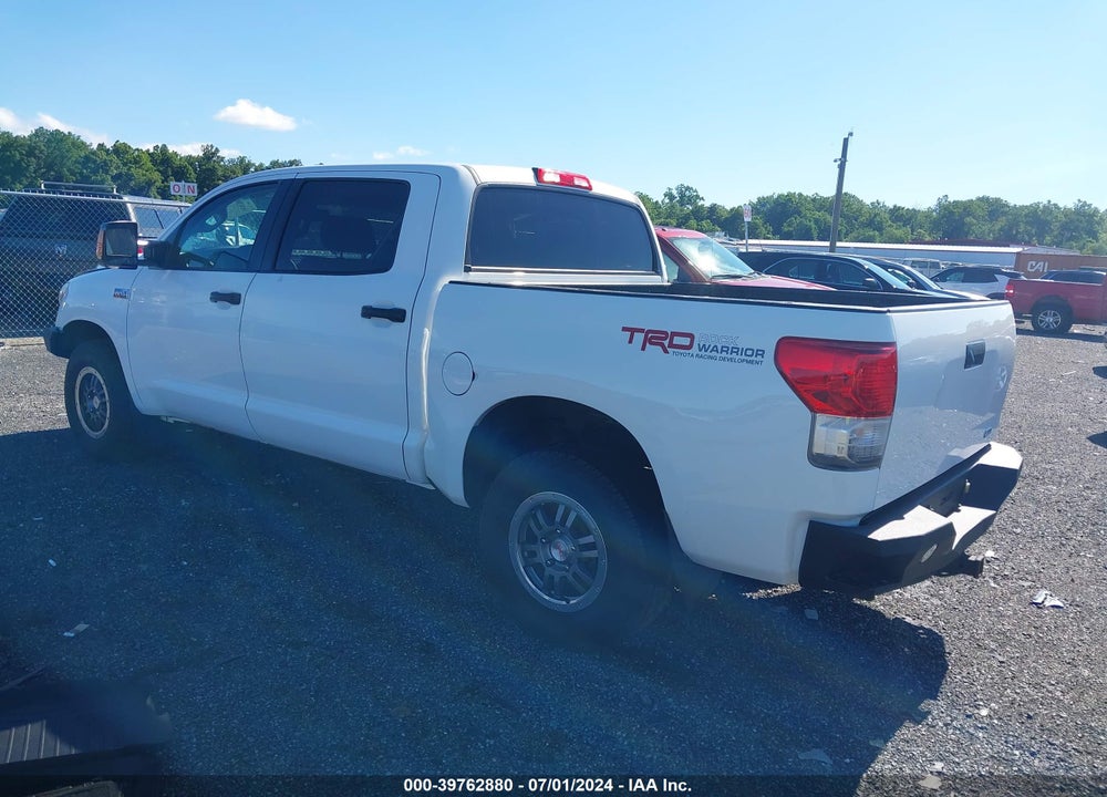2011 TOYOTA TUNDRA GRADE 5.7L V8 VIN: 5TFDW5F10BX175520