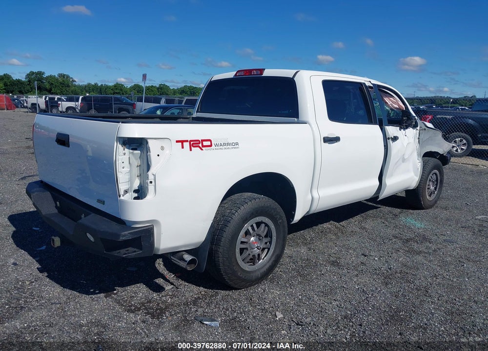 2011 TOYOTA TUNDRA GRADE 5.7L V8 VIN: 5TFDW5F10BX175520