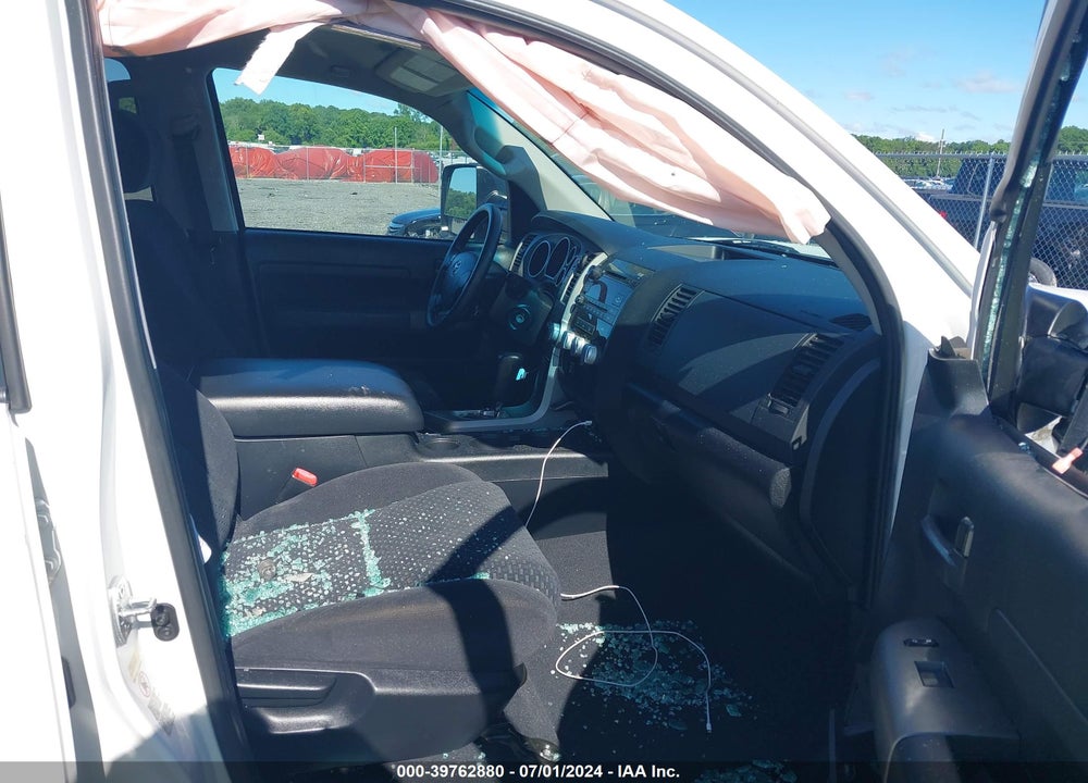 2011 TOYOTA TUNDRA GRADE 5.7L V8 VIN: 5TFDW5F10BX175520