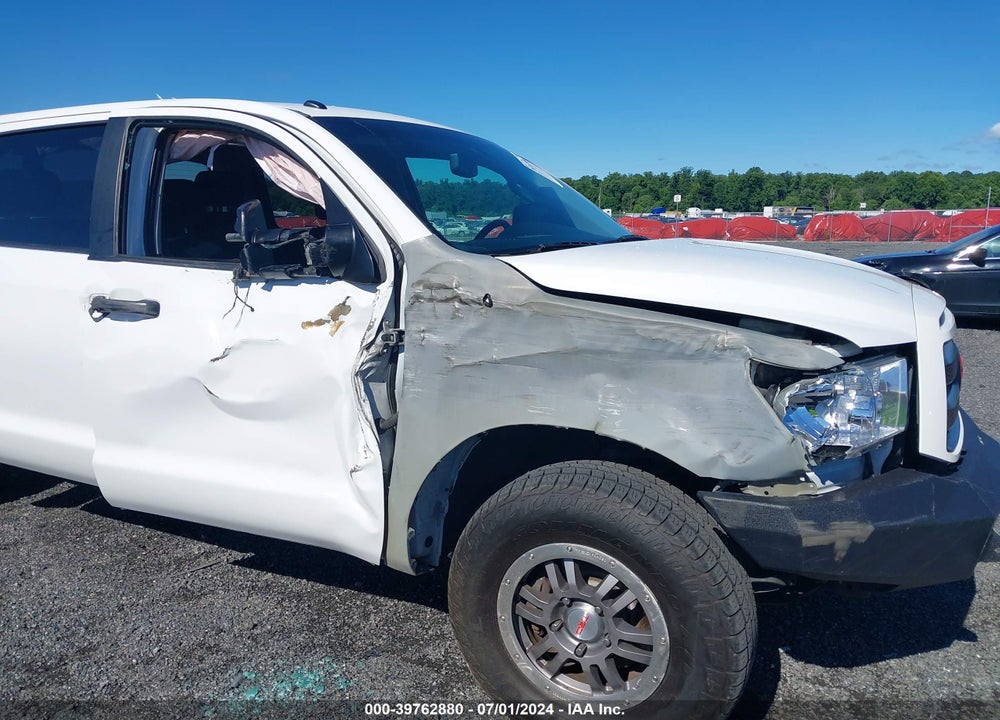 2011 TOYOTA TUNDRA GRADE 5.7L V8 VIN: 5TFDW5F10BX175520