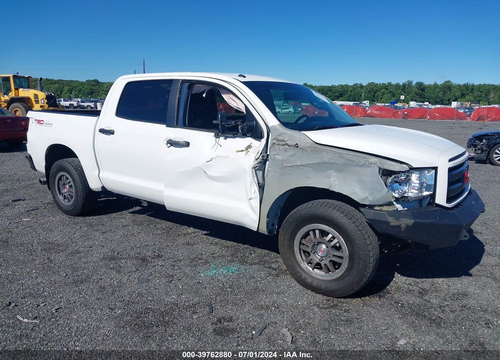 2011 TOYOTA TUNDRA GRADE 5.7L V8 VIN: 5TFDW5F10BX175520