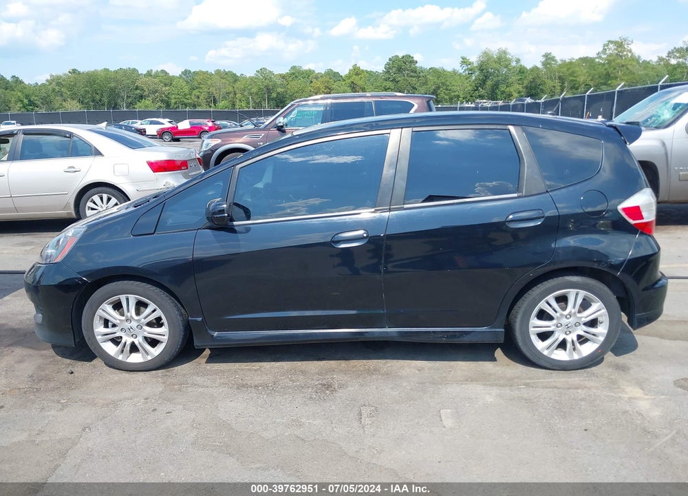 2009 HONDA FIT SPORT VIN: JHMGE884X9S014011