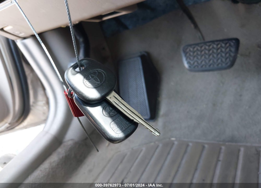 2004 TOYOTA CAMRY XLE VIN: 4T1BE32K44U866837