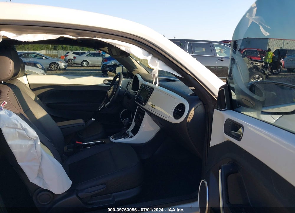 2018 VOLKSWAGEN BEETLE 2.0T SE VIN: 3VWJD7AT9JM712464