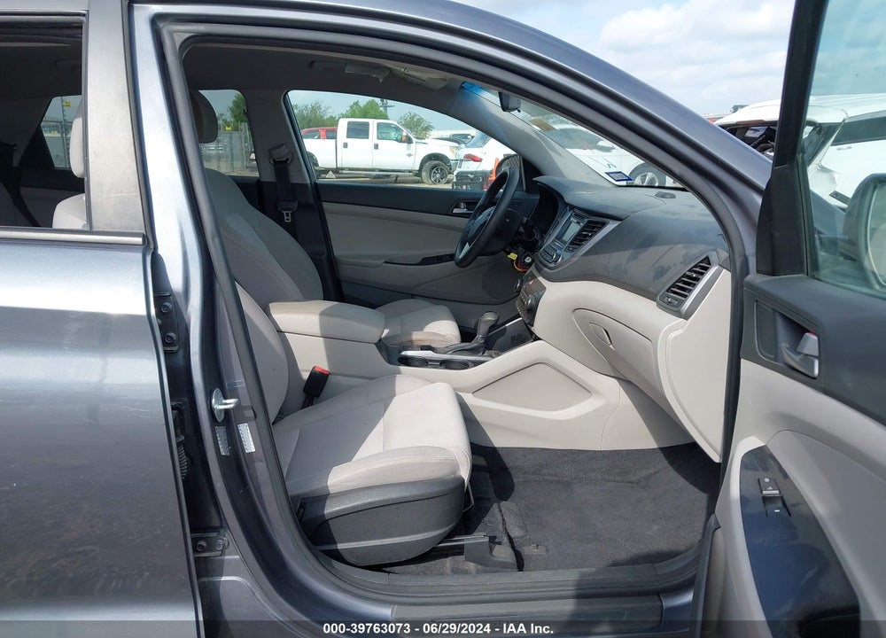 2018 HYUNDAI TUCSON SE VIN: KM8J23A48JU658401