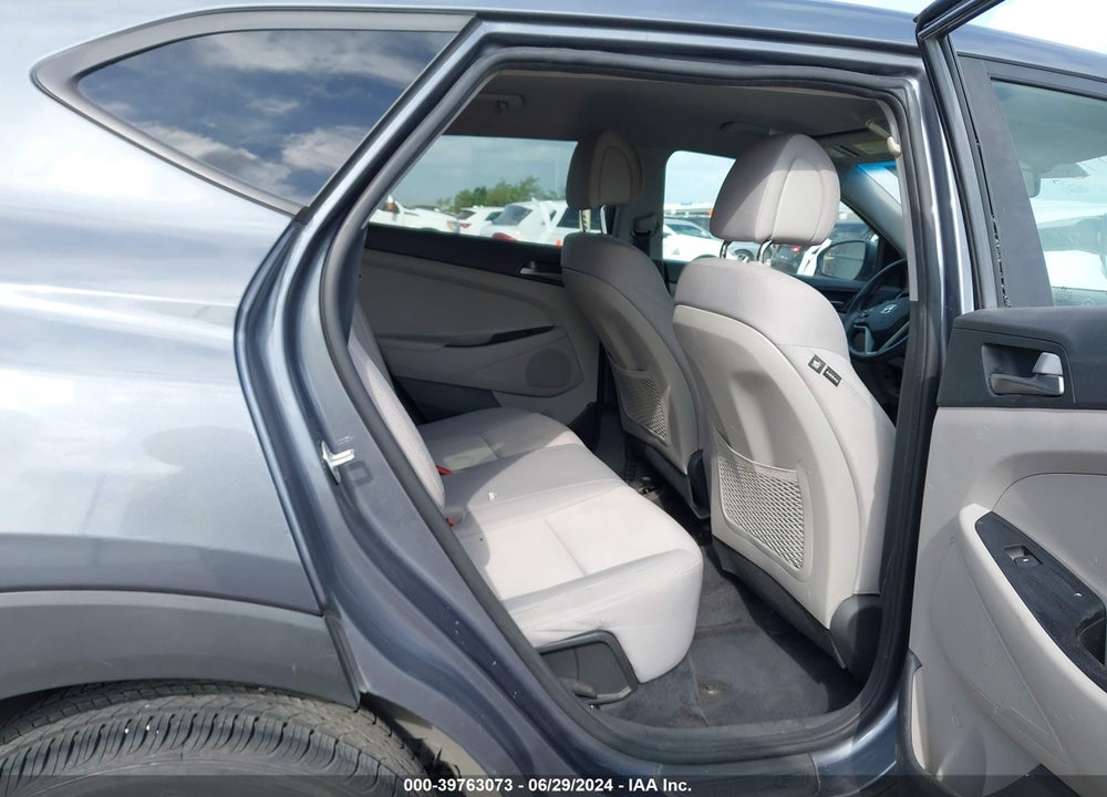 2018 HYUNDAI TUCSON SE VIN: KM8J23A48JU658401