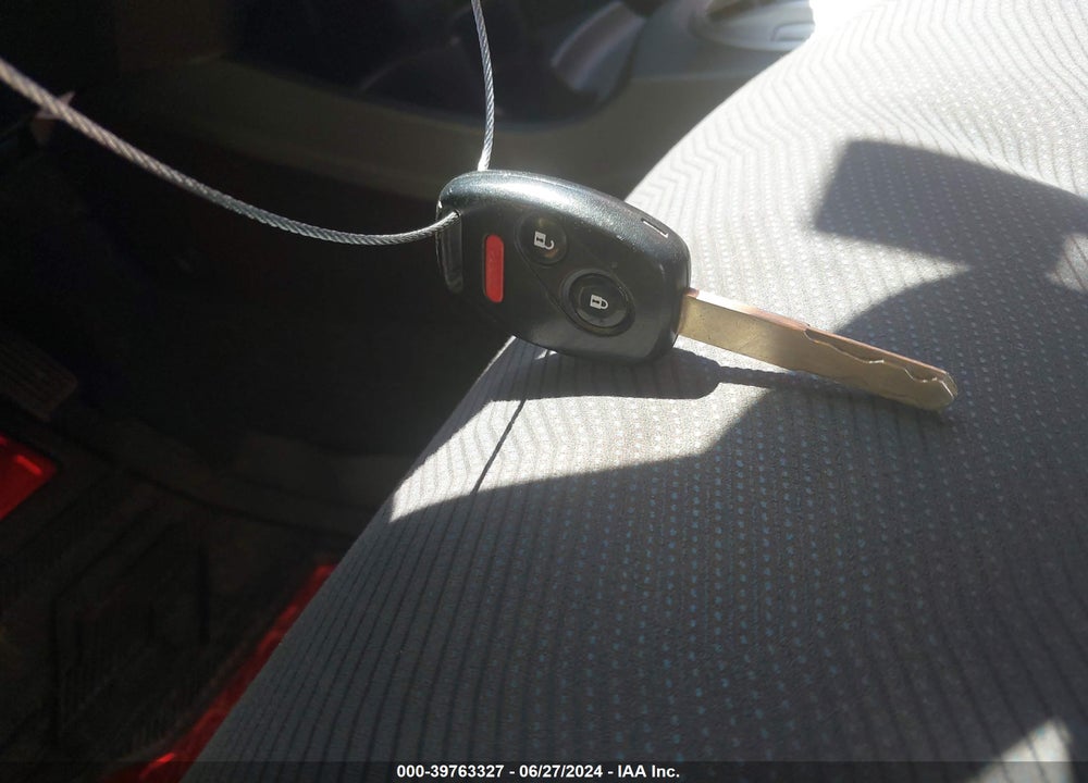 2011 HONDA FIT VIN: JHMGE8H39BC009406