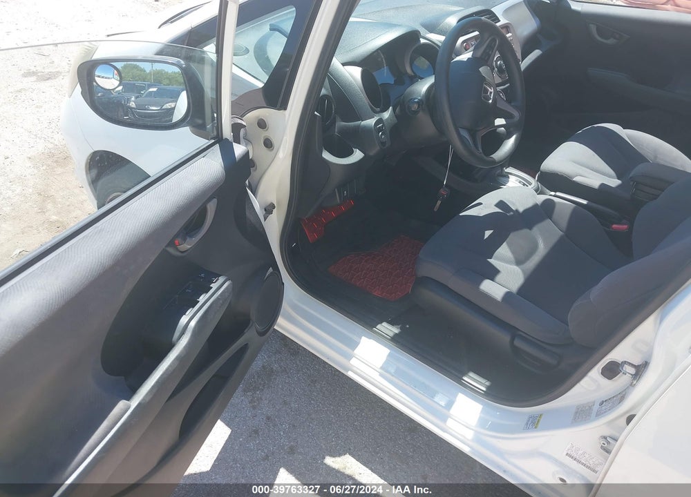 2011 HONDA FIT VIN: JHMGE8H39BC009406