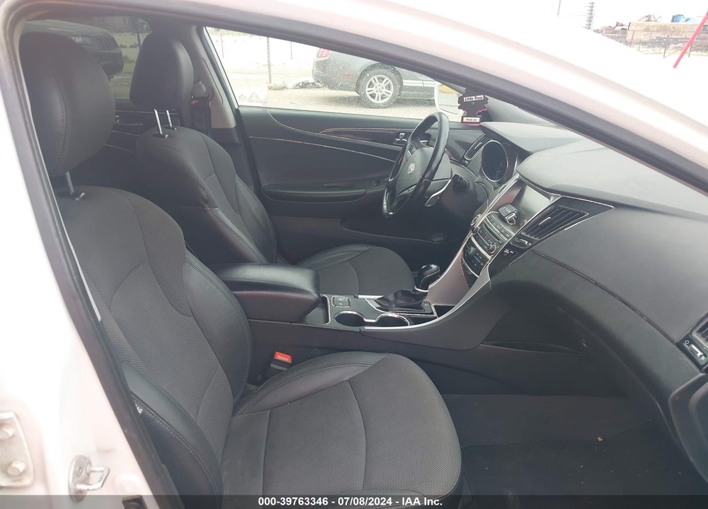 2014 HYUNDAI SONATA SE 2.0T VIN: 5NPEC4AB0EH855490