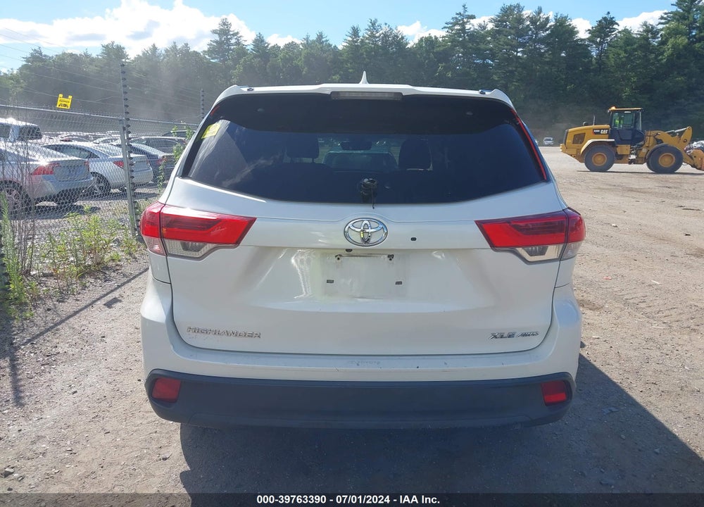 2017 TOYOTA HIGHLANDER XLE VIN: 5TDJZRFH3HS511528
