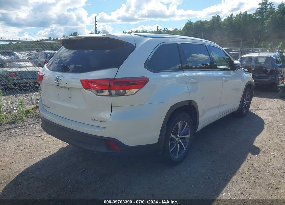 2017 TOYOTA HIGHLANDER XLE VIN: 5TDJZRFH3HS511528