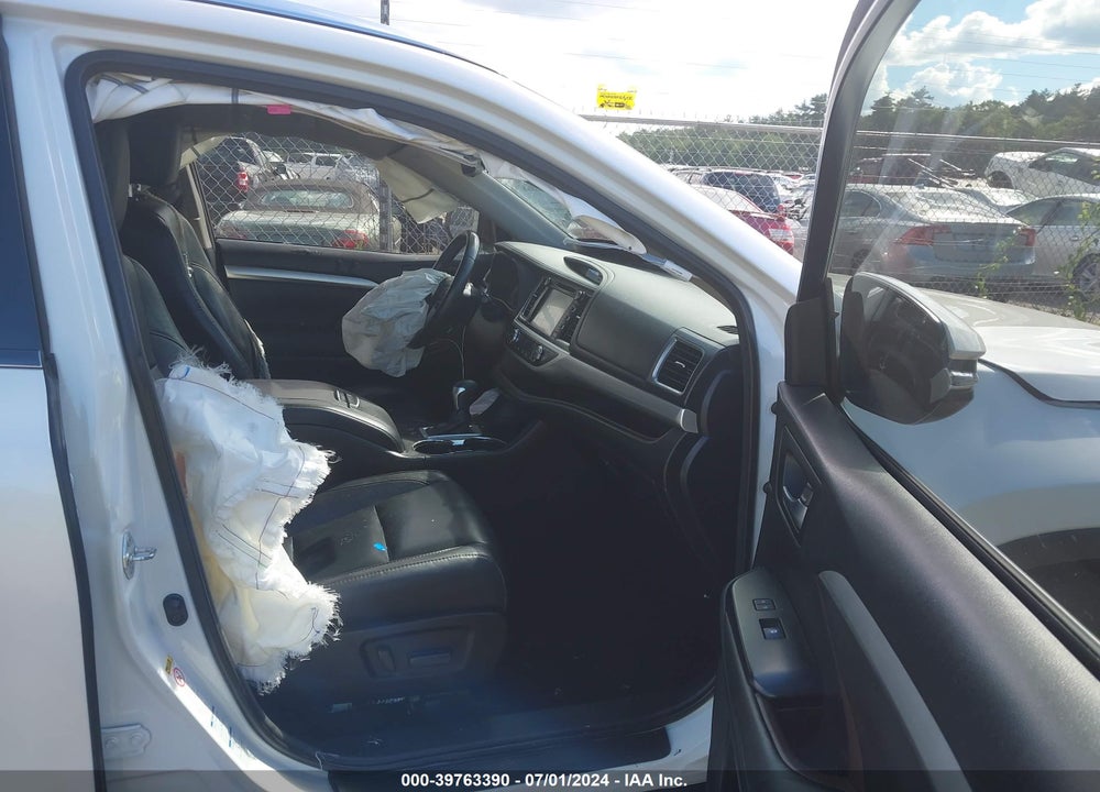 2017 TOYOTA HIGHLANDER XLE VIN: 5TDJZRFH3HS511528