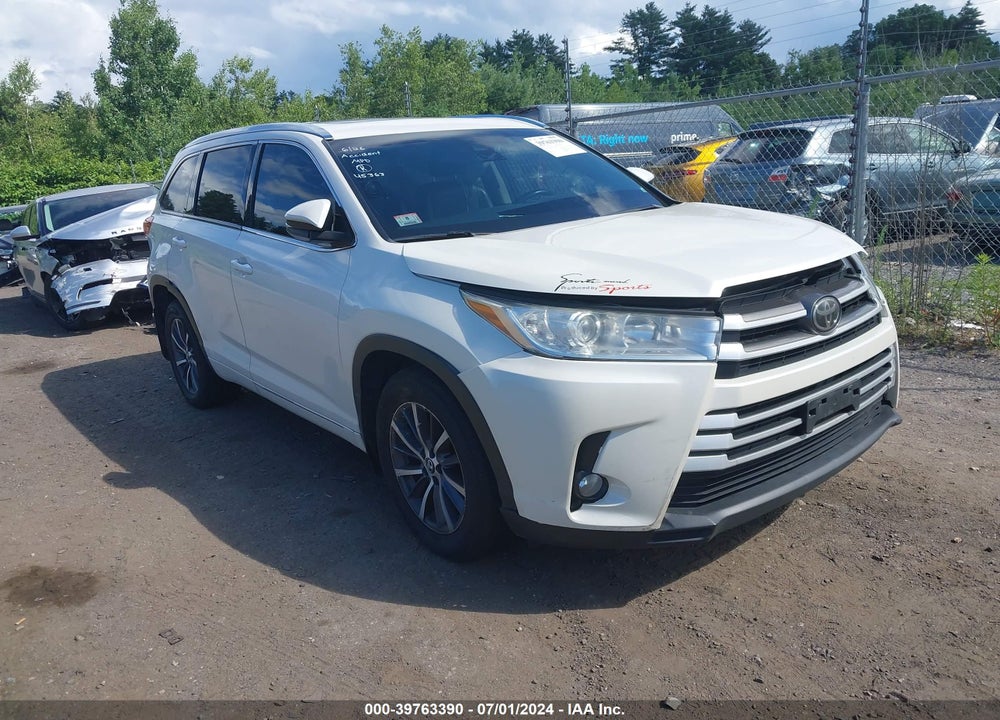 2017 TOYOTA HIGHLANDER XLE VIN: 5TDJZRFH3HS511528