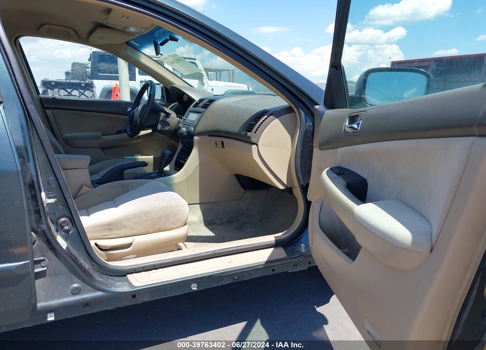 2005 HONDA ACCORD 2.4 LX VIN: 1HGCM56415A116612