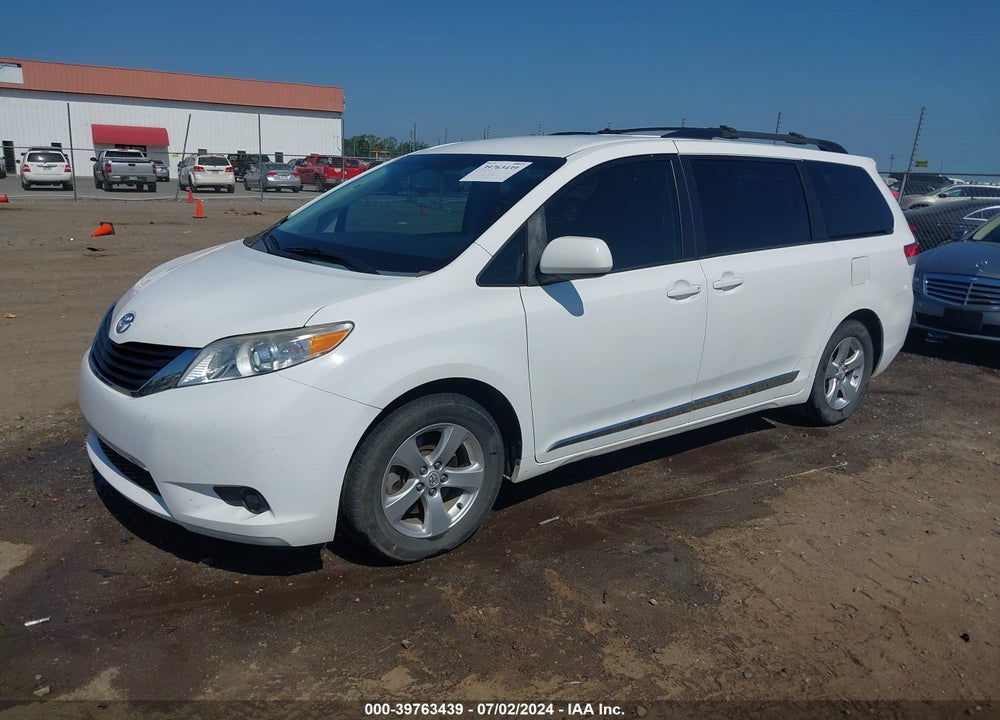 2013 TOYOTA SIENNA LE V6 8 PASSENGER VIN: 5TDKK3DC4DS302824
