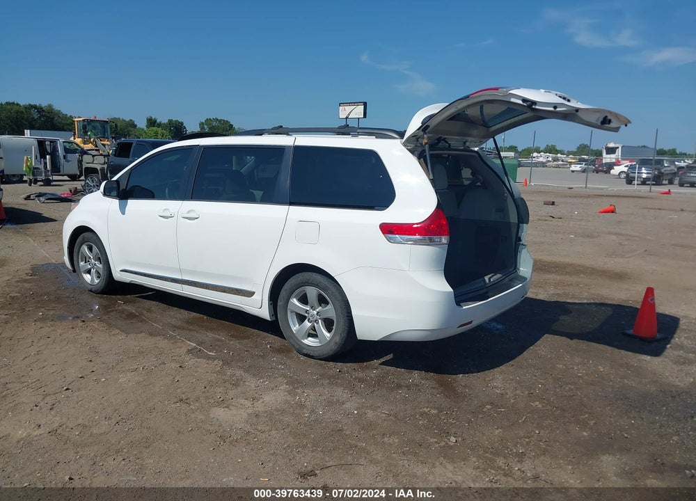 2013 TOYOTA SIENNA LE V6 8 PASSENGER VIN: 5TDKK3DC4DS302824