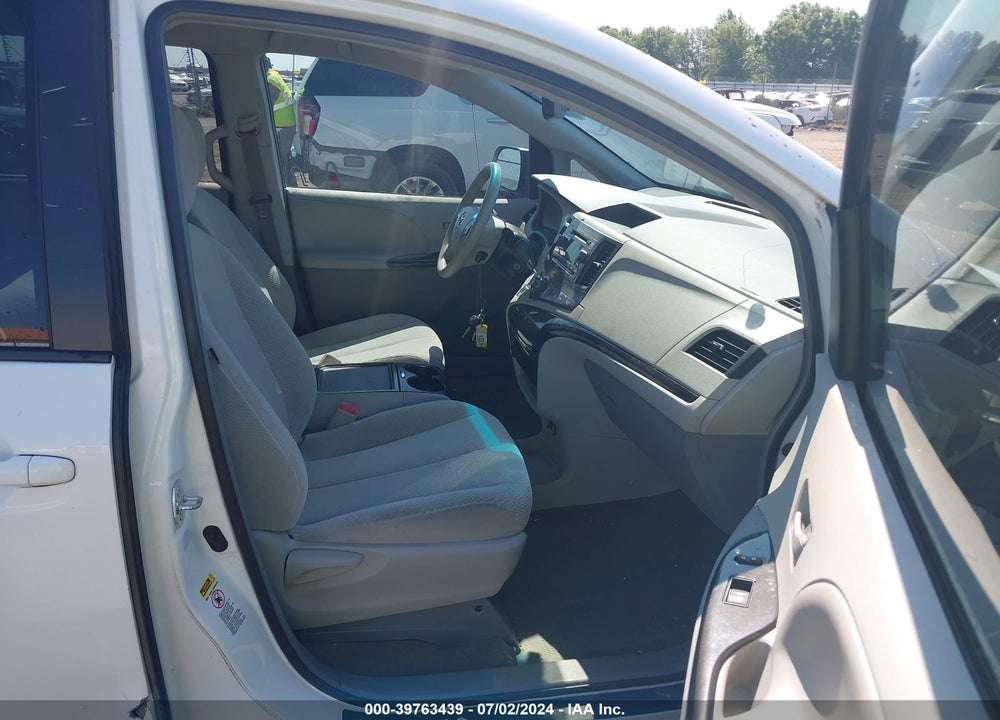 2013 TOYOTA SIENNA LE V6 8 PASSENGER VIN: 5TDKK3DC4DS302824