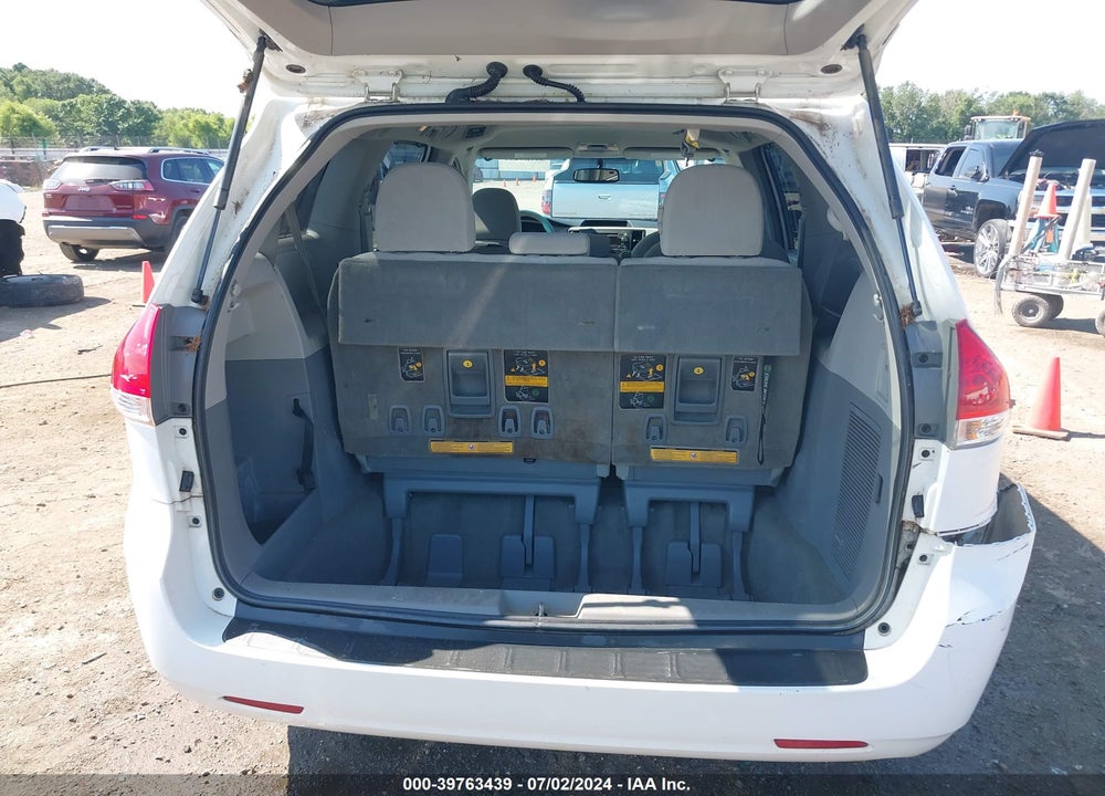 2013 TOYOTA SIENNA LE V6 8 PASSENGER VIN: 5TDKK3DC4DS302824