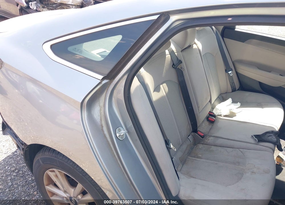 2015 HYUNDAI SONATA SE VIN: 5NPE24AF9FH021595