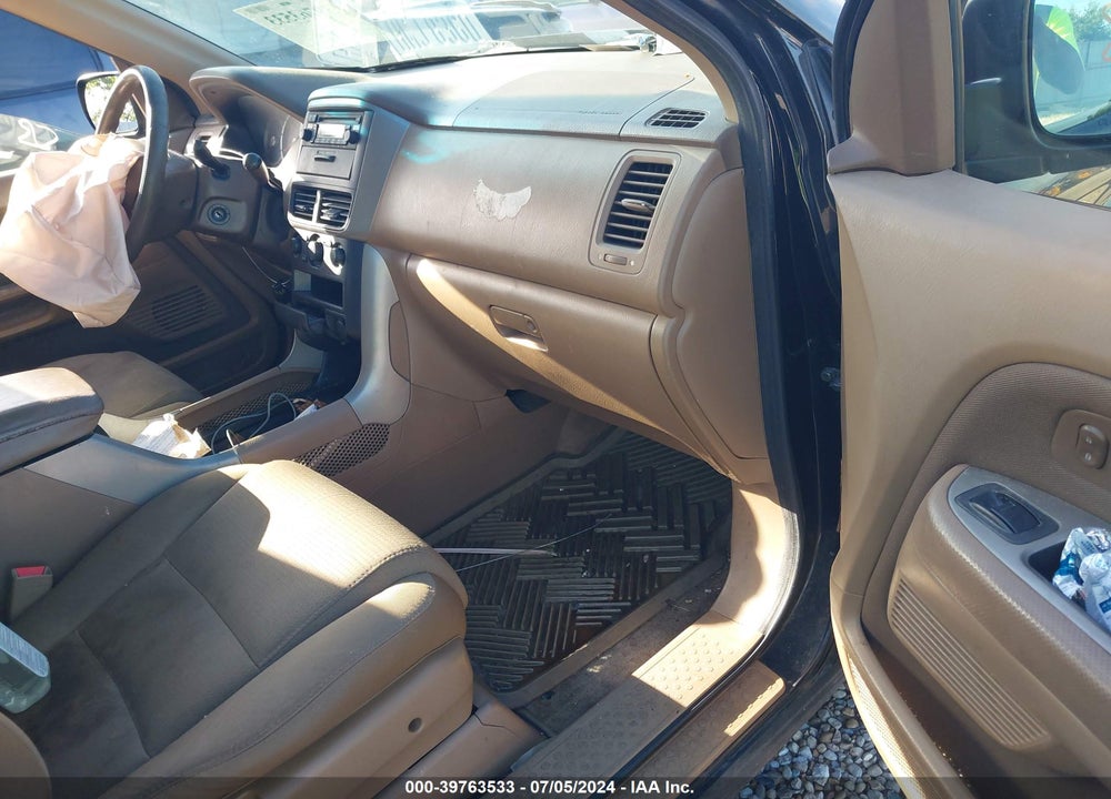 2006 HONDA PILOT LX VIN: 2HKYF18186H538557
