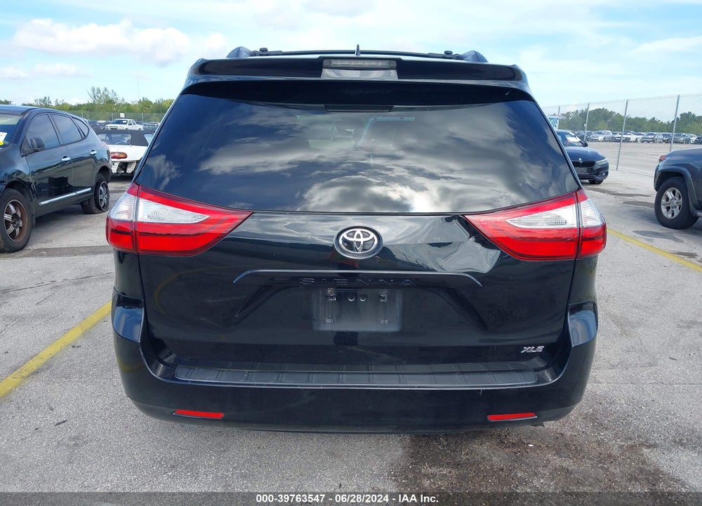 2019 TOYOTA SIENNA XLE 8 PASSENGER VIN: 5TDYZ3DC2KS016165