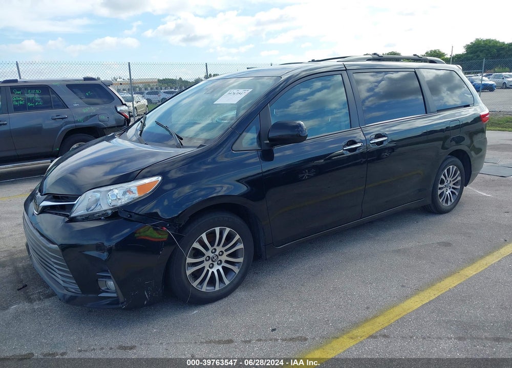 2019 TOYOTA SIENNA XLE 8 PASSENGER VIN: 5TDYZ3DC2KS016165
