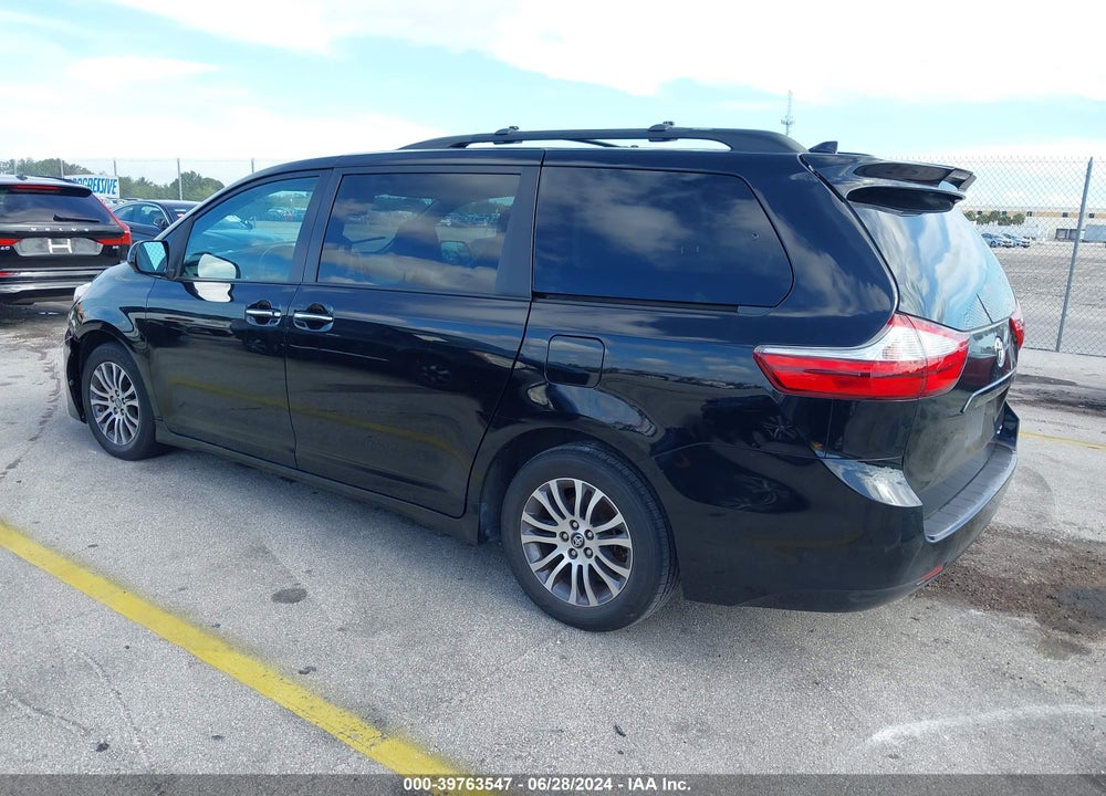 2019 TOYOTA SIENNA XLE 8 PASSENGER VIN: 5TDYZ3DC2KS016165