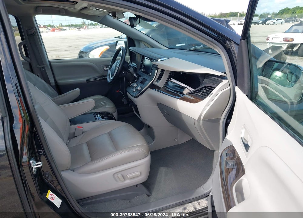 2019 TOYOTA SIENNA XLE 8 PASSENGER VIN: 5TDYZ3DC2KS016165