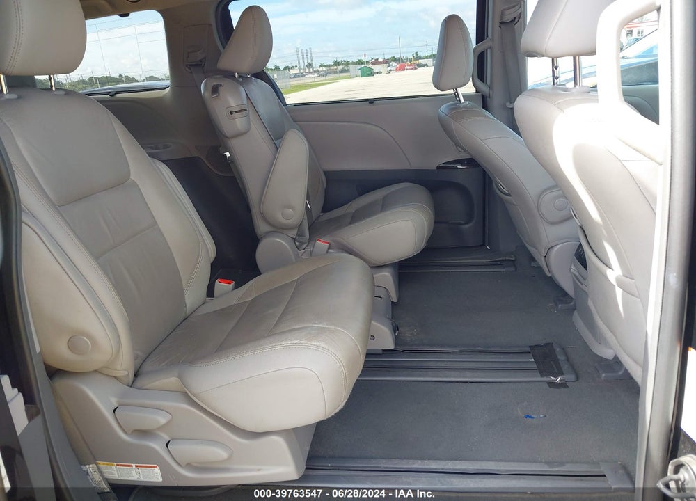 2019 TOYOTA SIENNA XLE 8 PASSENGER VIN: 5TDYZ3DC2KS016165