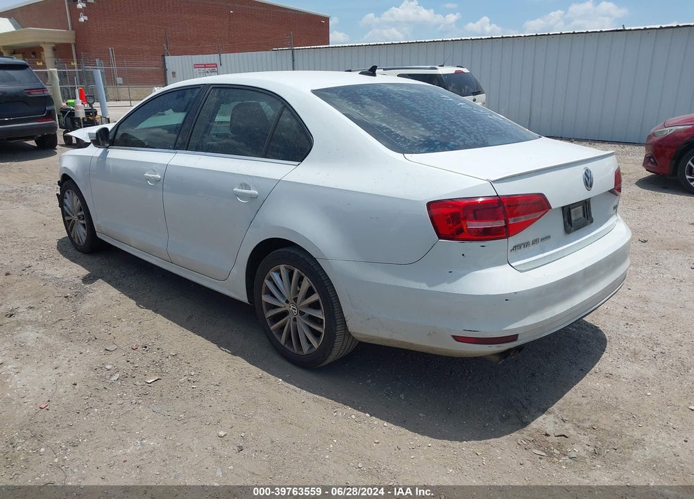 2015 VOLKSWAGEN JETTA 1.8T SE VIN: 3VWD07AJ7FM321344