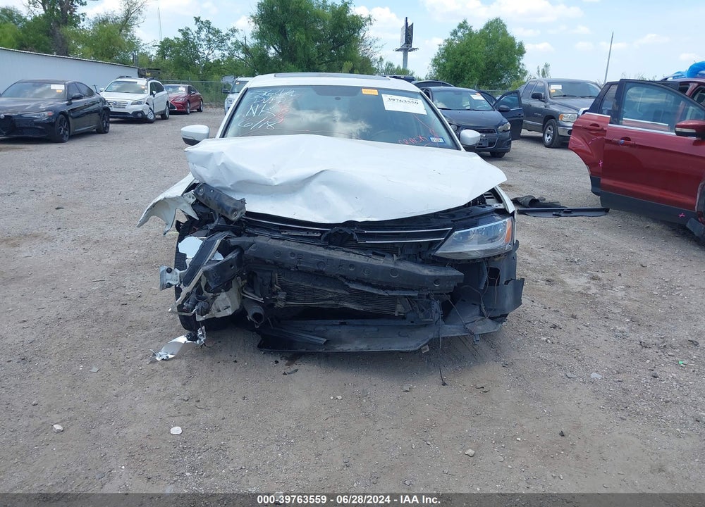 2015 VOLKSWAGEN JETTA 1.8T SE VIN: 3VWD07AJ7FM321344