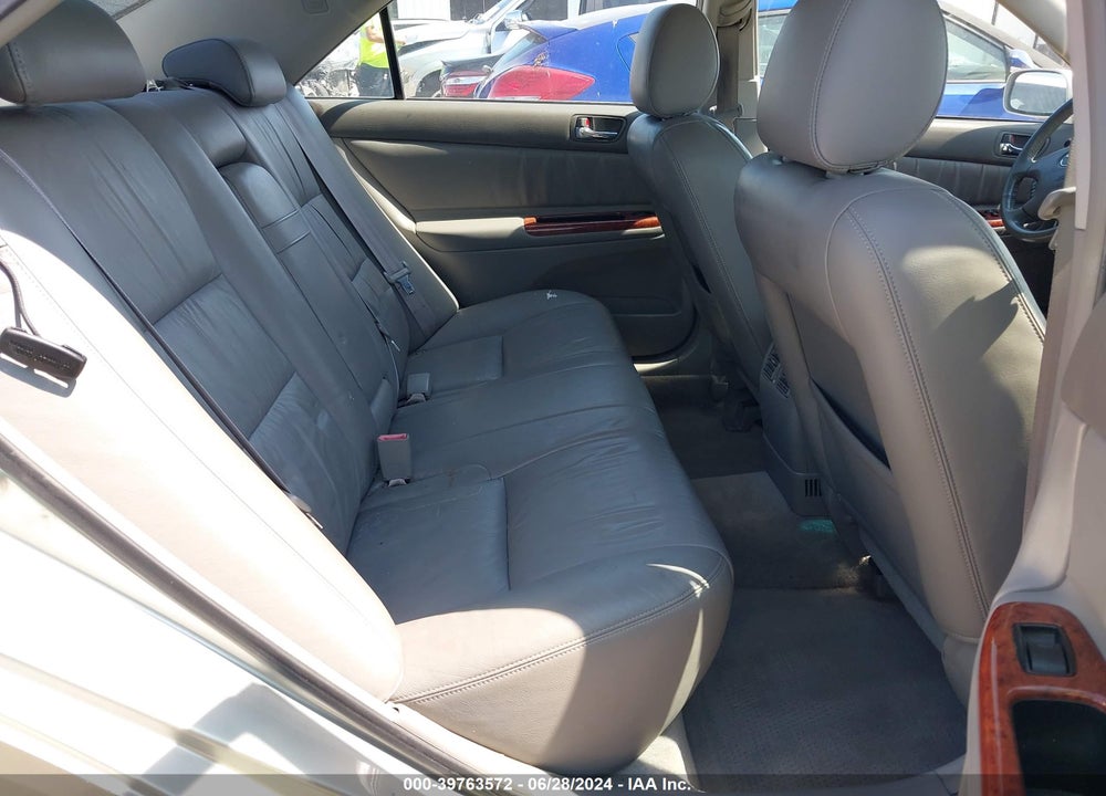 2002 TOYOTA CAMRY XLE VIN: JTDBE30K420045913