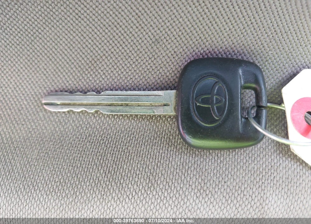2005 TOYOTA RAV4 VIN: JTEHD20V850044734