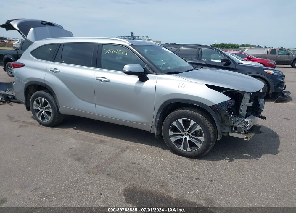 2020 TOYOTA HIGHLANDER XLE VIN: 5TDGZRBH0LS052709