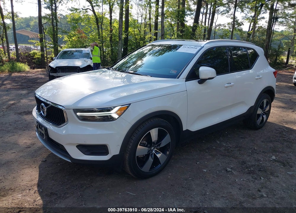 2019 VOLVO XC40 T5 MOMENTUM VIN: YV4162UK5K2130757