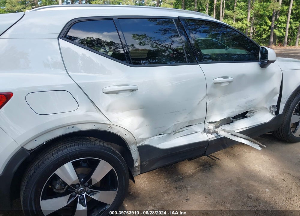 2019 VOLVO XC40 T5 MOMENTUM VIN: YV4162UK5K2130757