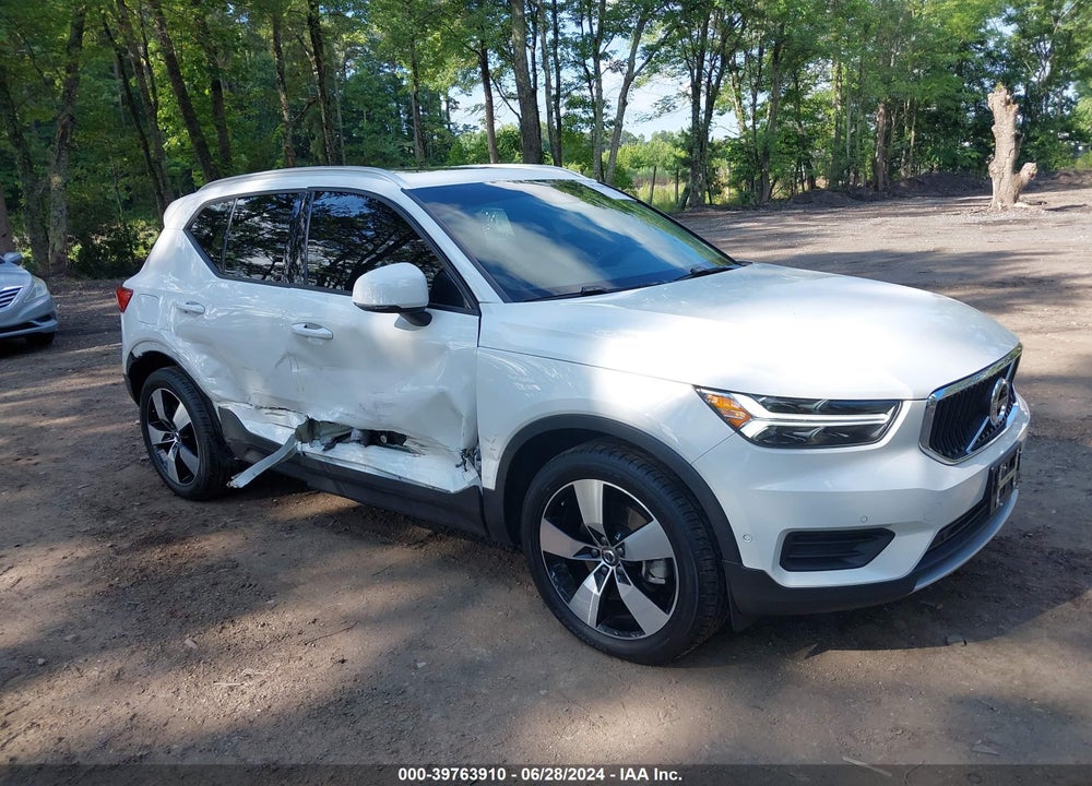 2019 VOLVO XC40 T5 MOMENTUM VIN: YV4162UK5K2130757
