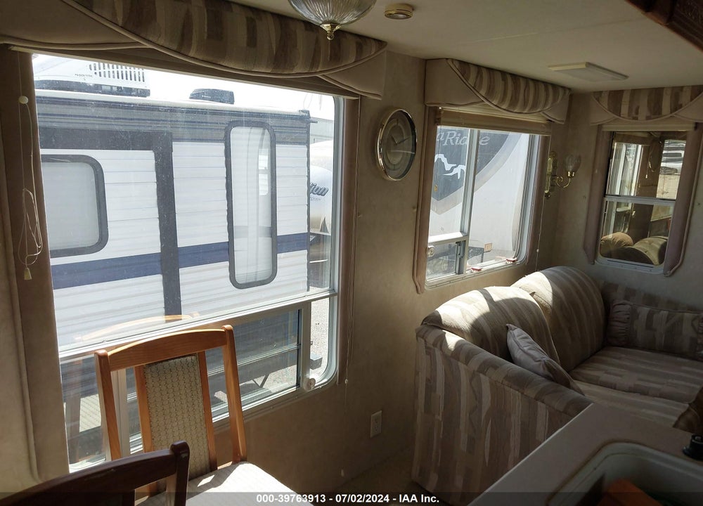 2006 NU-WA DISCOVER AMERICA LUX VIN: 1NW32DR066D075852