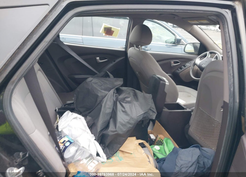 2010 HYUNDAI TUCSON GLS VIN: KM8JT3AC9AU038144