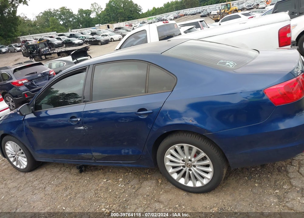 2011 VOLKSWAGEN JETTA 2.5L SE VIN: 3VWDZ7AJ7BM049880