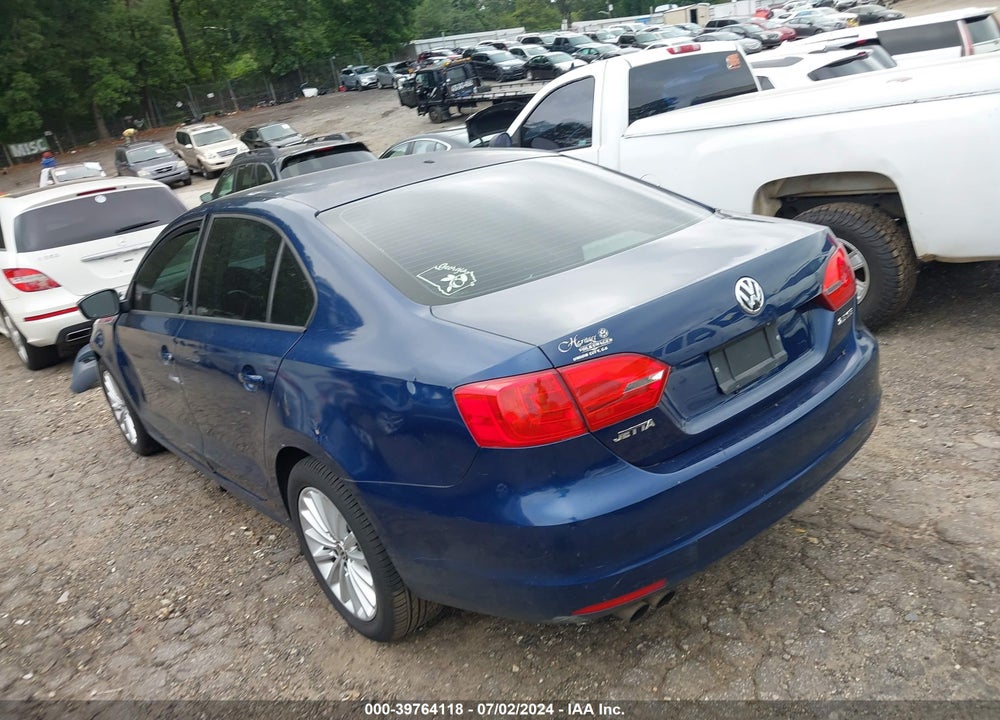 2011 VOLKSWAGEN JETTA 2.5L SE VIN: 3VWDZ7AJ7BM049880