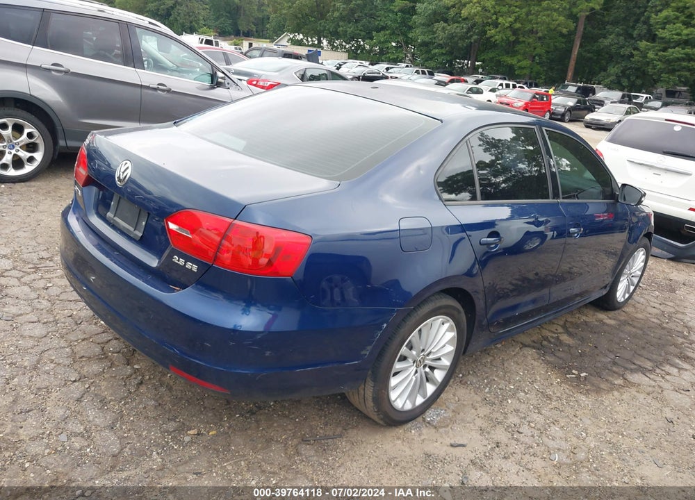 2011 VOLKSWAGEN JETTA 2.5L SE VIN: 3VWDZ7AJ7BM049880