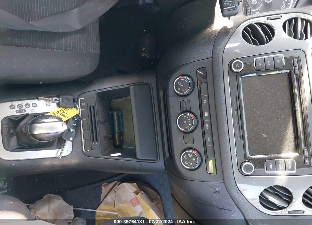 2015 VOLKSWAGEN TIGUAN S VIN: WVGAV7AX0FW523305