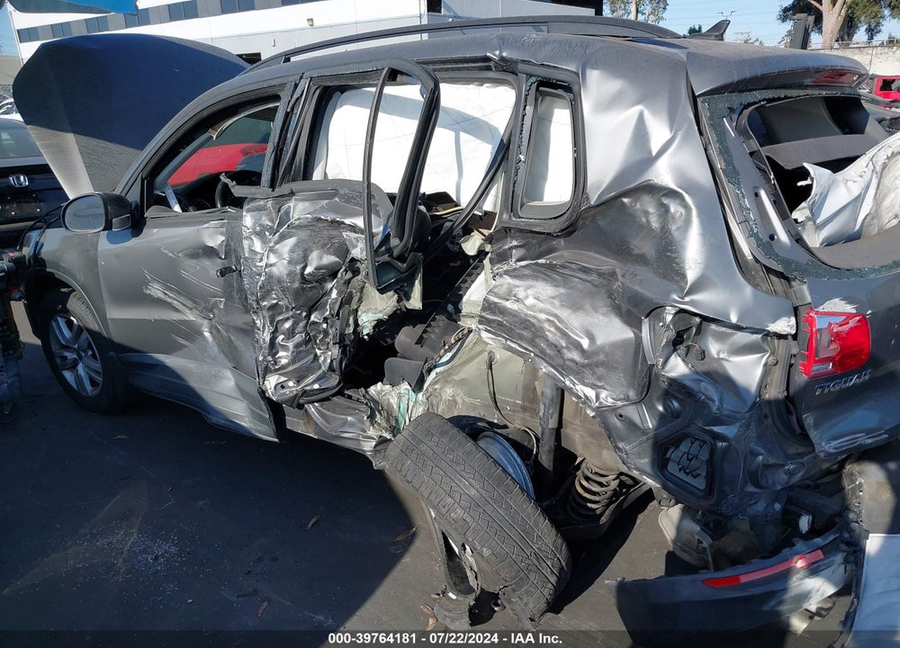 2015 VOLKSWAGEN TIGUAN S VIN: WVGAV7AX0FW523305