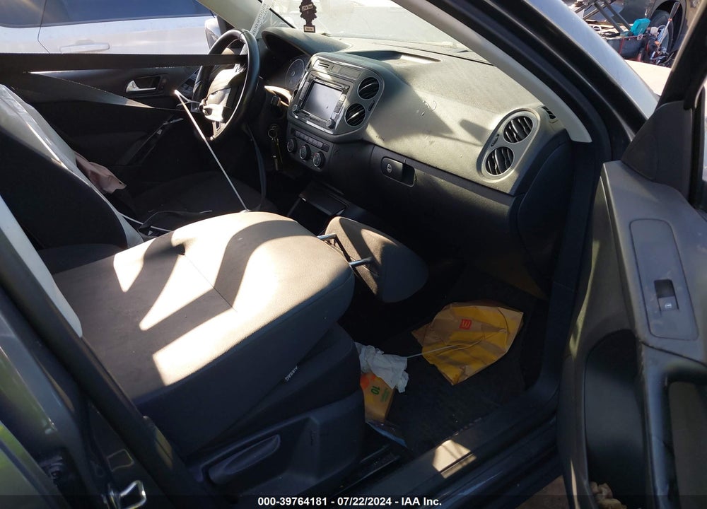 2015 VOLKSWAGEN TIGUAN S VIN: WVGAV7AX0FW523305