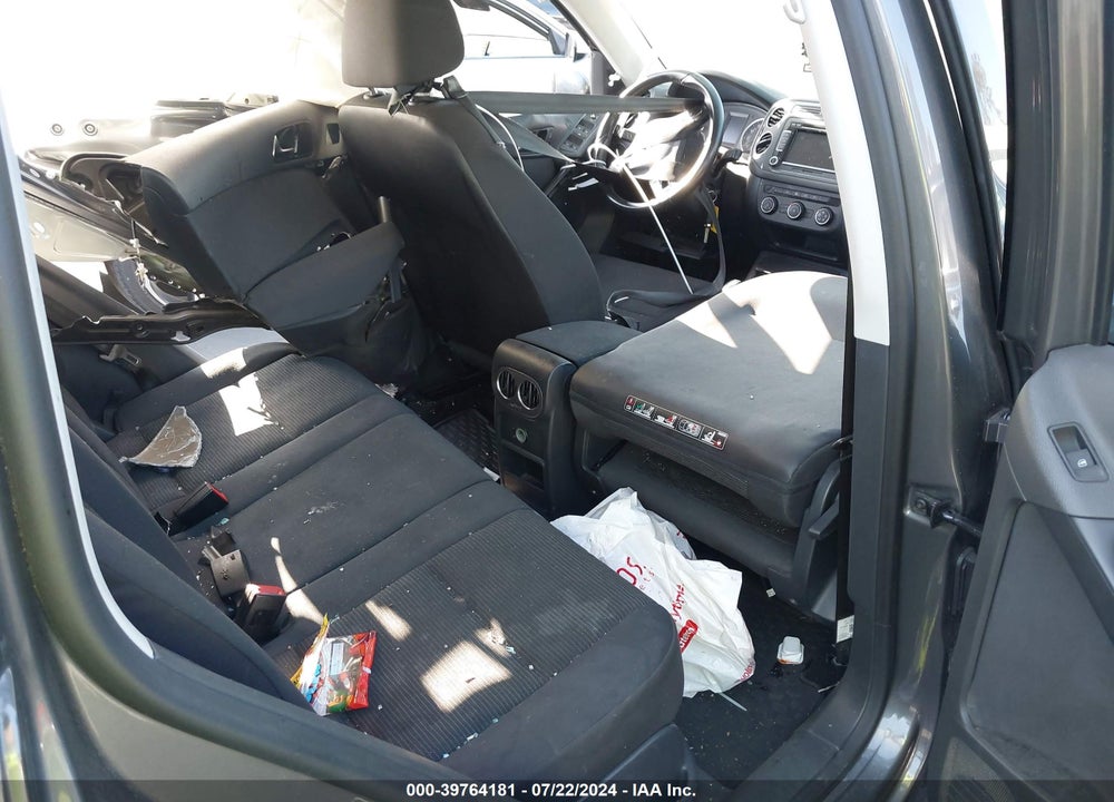 2015 VOLKSWAGEN TIGUAN S VIN: WVGAV7AX0FW523305