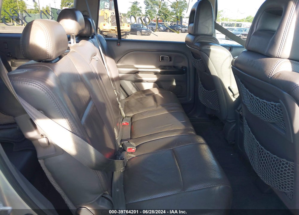 2005 HONDA PILOT EX-L VIN: 5FNYF18685B056096