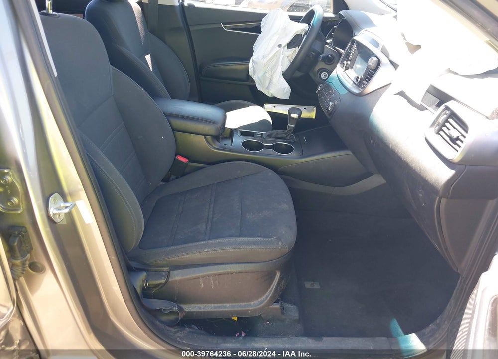 2019 KIA SORENTO 2.4L L VIN: 5XYPG4A30KG556493