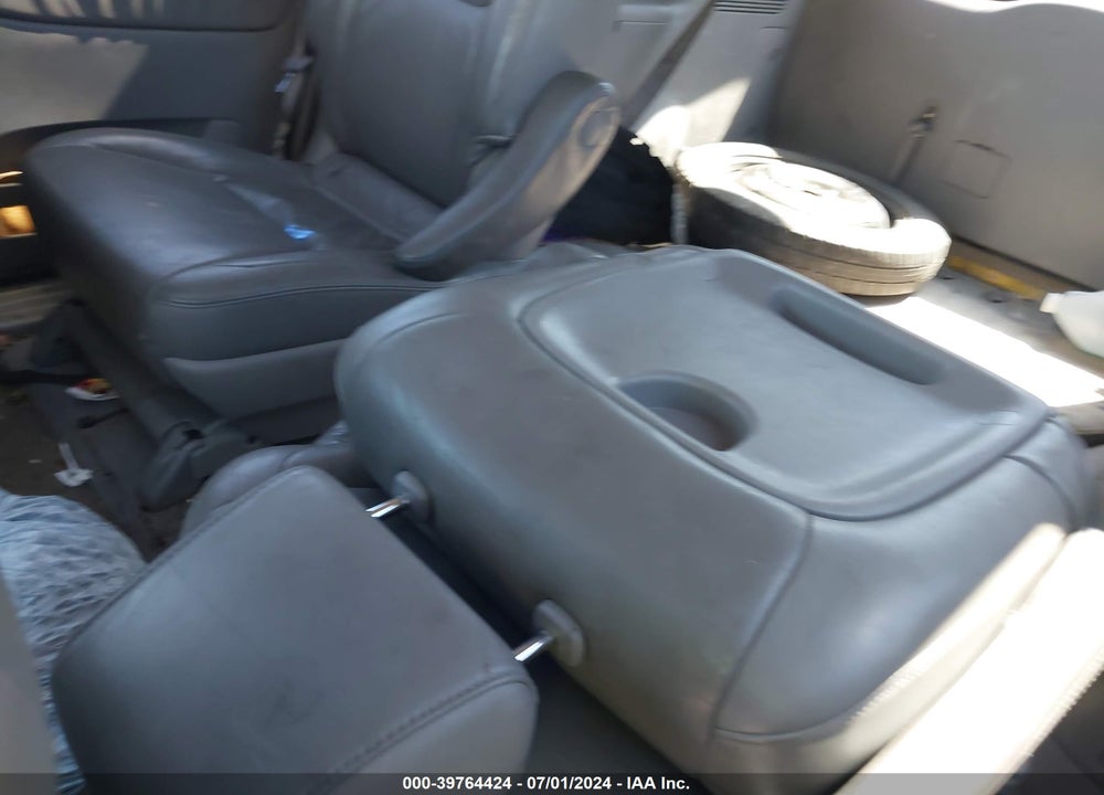 2005 TOYOTA SIENNA XLE VIN: 5TDZA22C85S271187