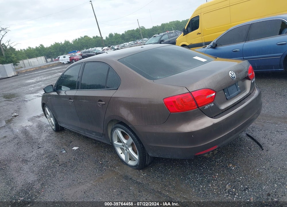 2011 VOLKSWAGEN JETTA 2.5L SE VIN: 3VWDZ7AJ2BM352792